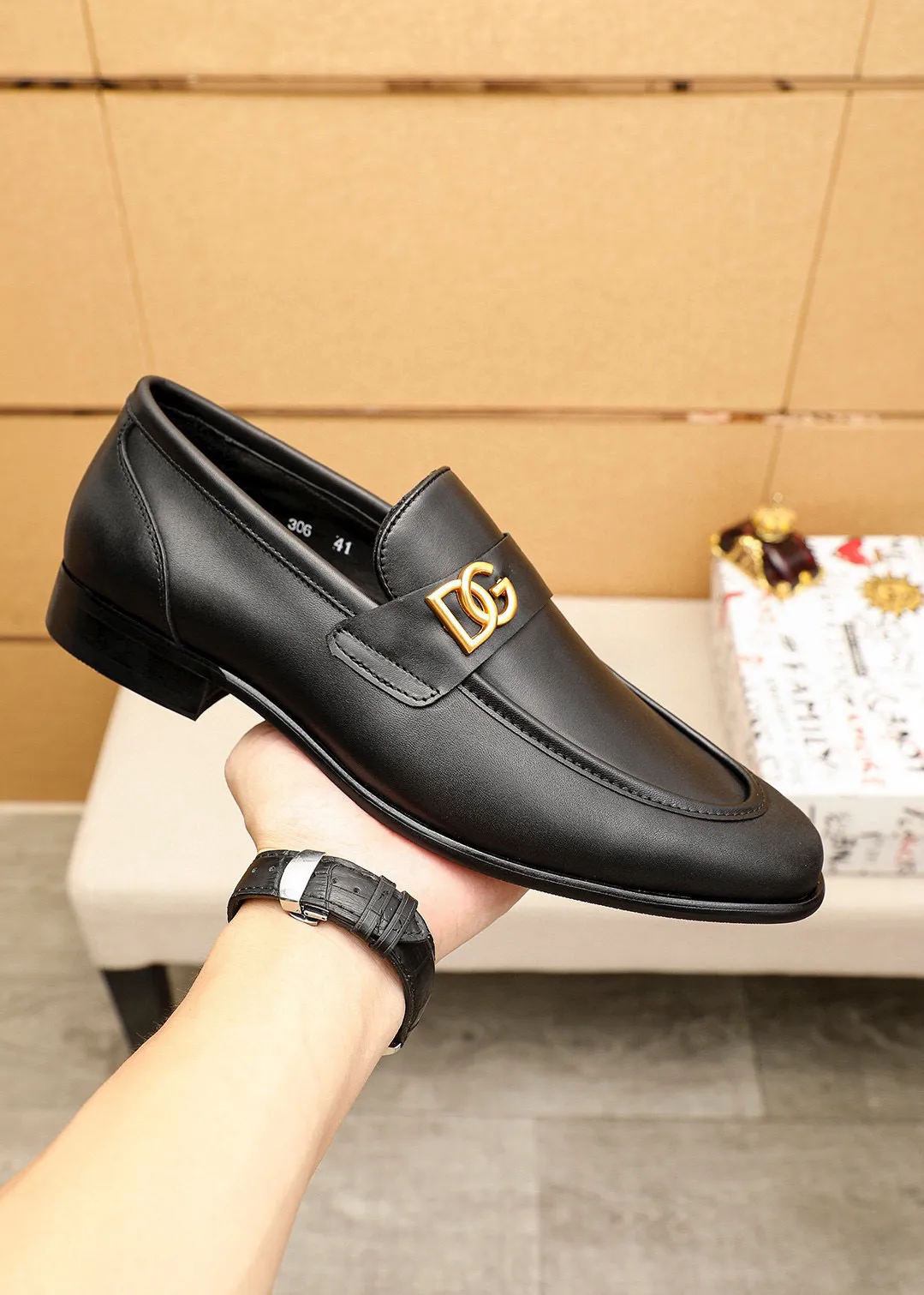 Men's clothing and shoes 💰460 💐DG top quality🔍🔍Men's new leather shoes🚹Sold simultaneously at counters⚠The uppers are imported open-edge beaded cowhide leather uppers from Italy, fully imported cowhide leather lining + classic hardware buckles, completely 1⃣️to 1⃣️reproduction🇮🇹💪💪, ⚠ Sole: The original sole is specially provided by the original factory. The exclusive movable molded sole is super comfortable. ⚠The original factory follows the order, 🔍🔍high quality, you can enter and exit the counter at will, welcome to compare⚠Size: 38-44 (45.46🉑️Customized)